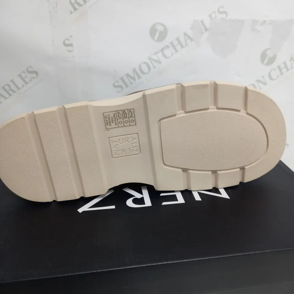 BOXED PAIR OF ALIZER NATURE BEIGE OPEN TOE SANDALS SIZE 7 