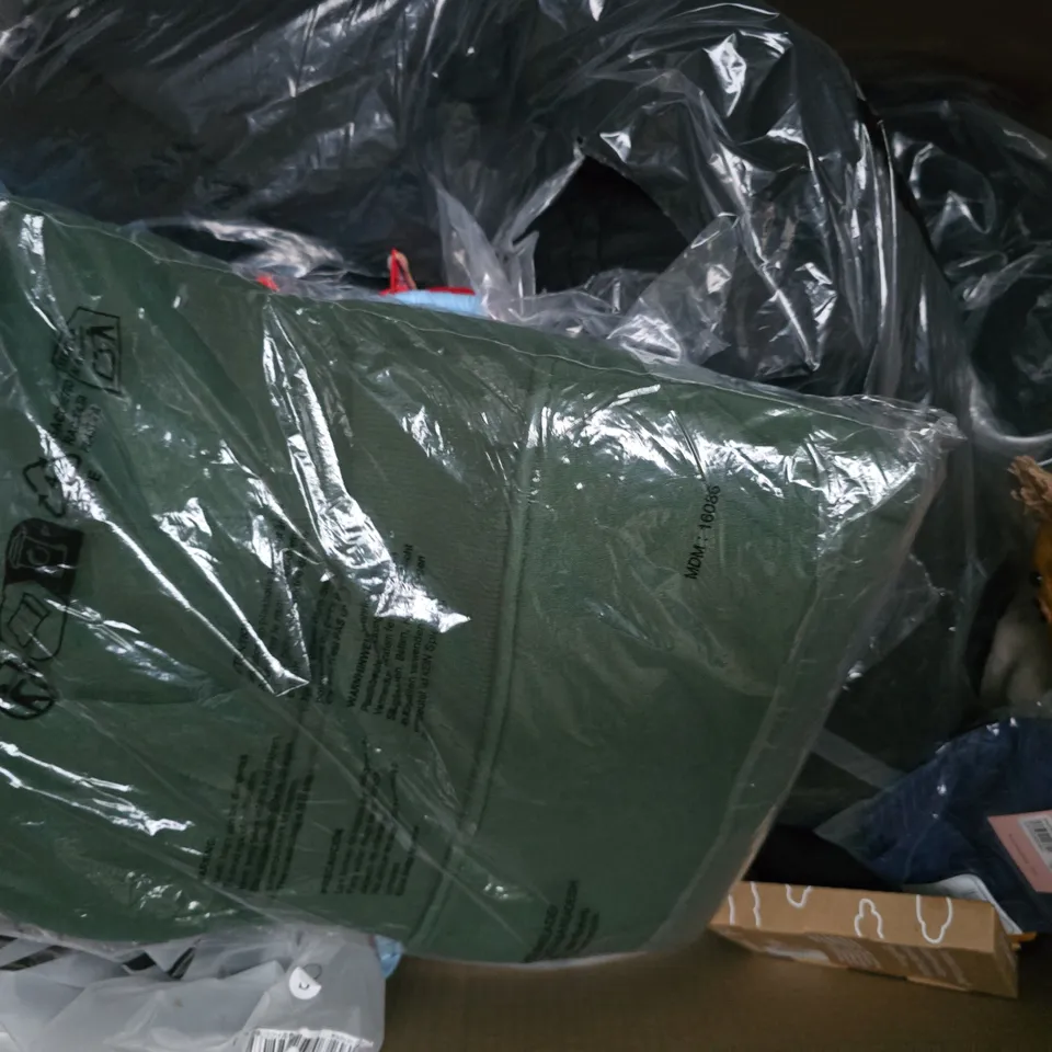 APPROXIMATELY 20 ASSORTED CLOTHING AND FASHION PRODUCTS IN VARIOUS STYLES AND SIZES - COLLECTION ONLY