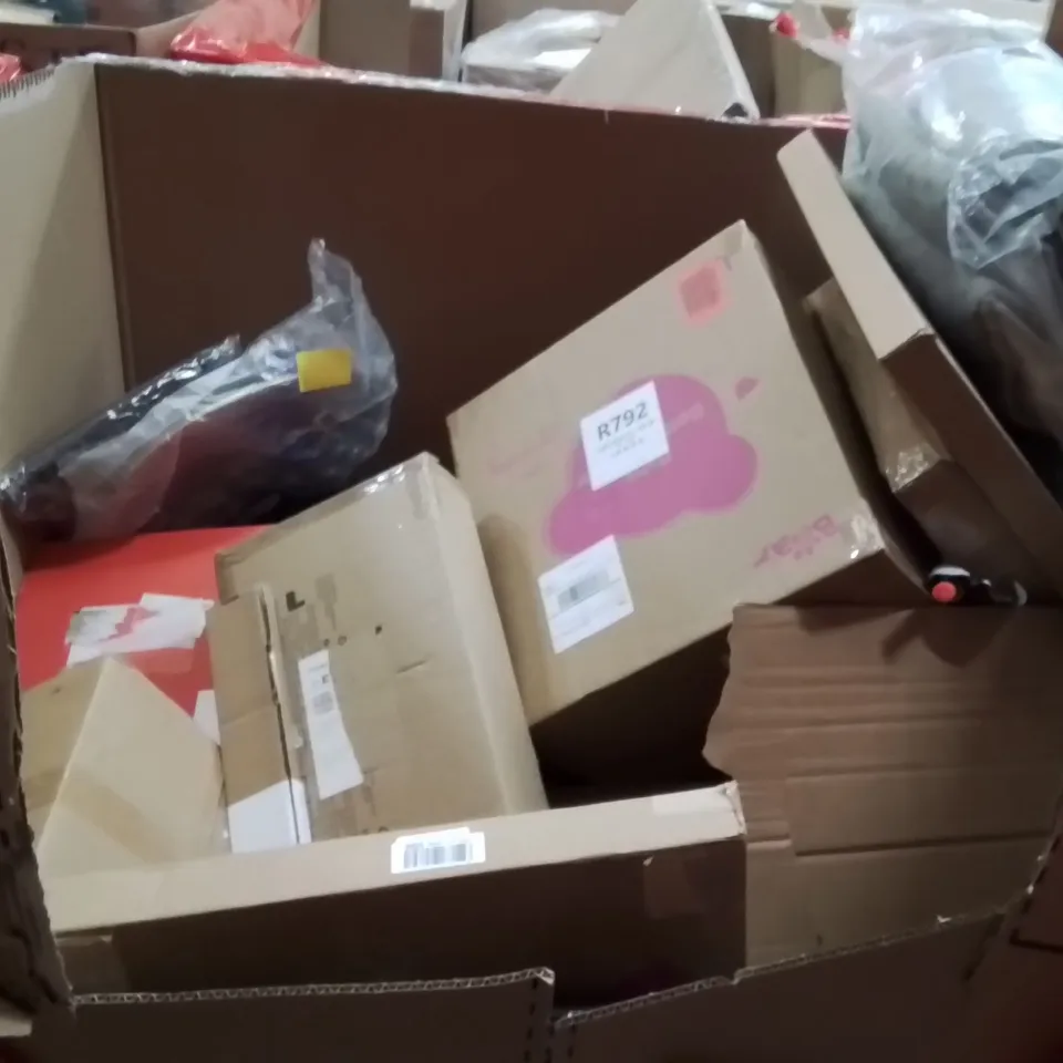 PALLET OF ASSORTED HOUSEHOLD GOODS AND PRODUCTS TO INCLUDE;AIR FRYER,CAT LITTER TRAY,MIRROR 