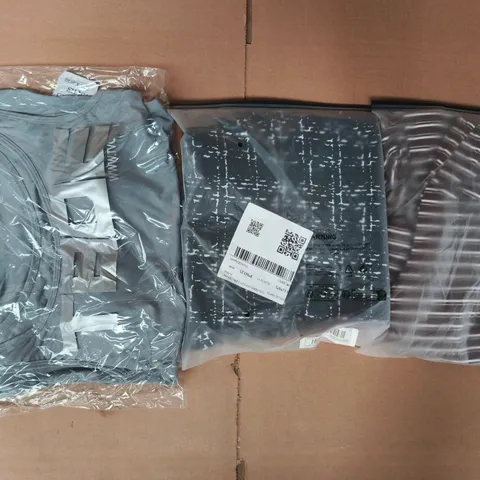 APPROXIMATELY 20 ASSORTED CLOTHING AND FASHION PRODUCTS IN VARIOUS STYLES AND SIZES - COLLECTION ONLY
