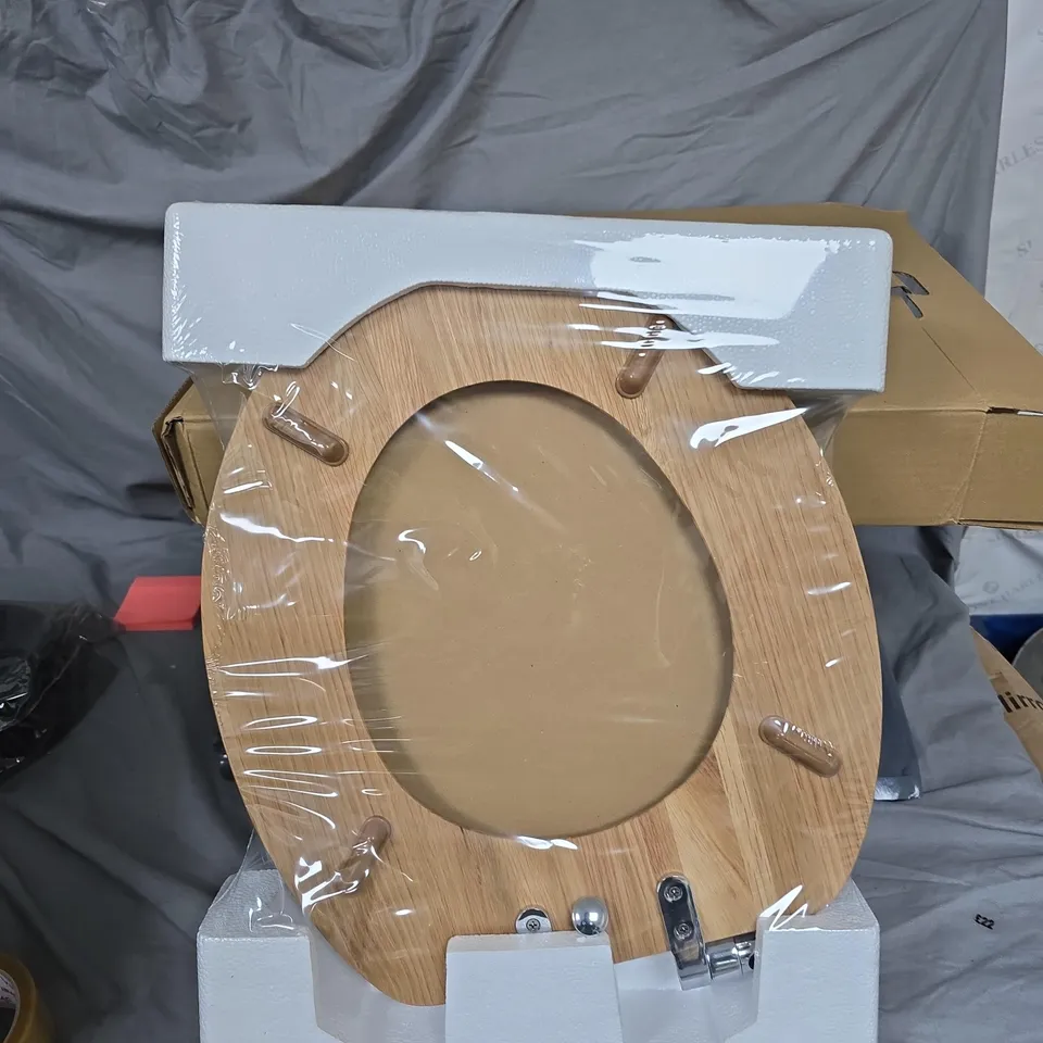 WOODEN OVAL TOILET SEAT WITH HINGES – NATURAL FINISH 