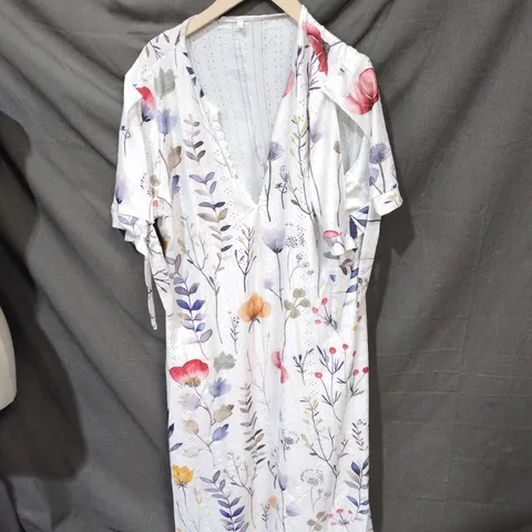 FLORAL PRINT WHITE DRESS – PASTEL FLOWERS, EYELET DETAILING, SHORT SLEEVES, UK XL
