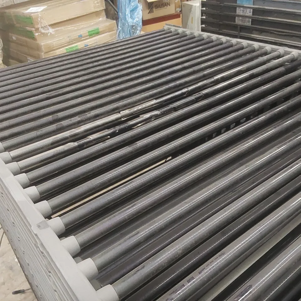 PALLET CONTAINING A VERY LARGE QUANTITY OF SOLYNDRA 200W SOLAR PANELS