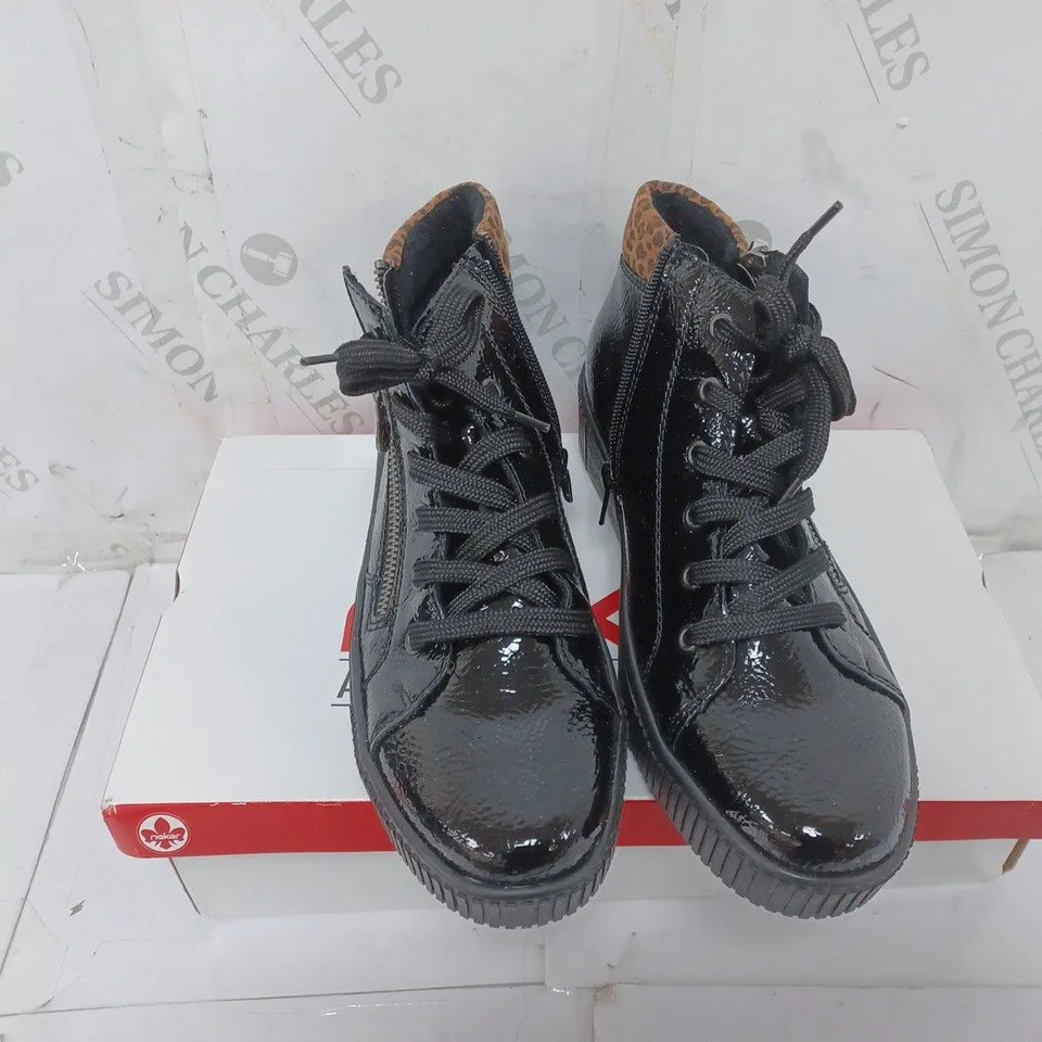 BOXED PAIR OF RIEKER HI TOP CUFF TRAINERS IN BLACK UK SIZE 6.5