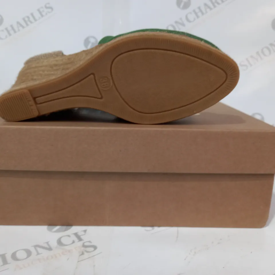 BOXED PAIR OF PENELOPE CHILVERS HIGH VALENCIANA CLOSED TOE WEDGES IN GREEN/SKY BLUE EU SIZE 38