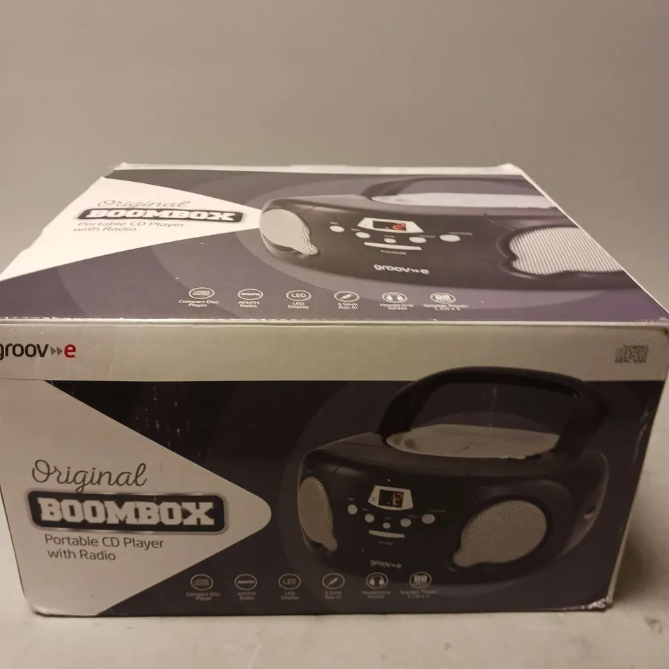 GROOV-E ORIGINAL BOOMBOX PORTABLE CD PLAYER WITH RADIO 