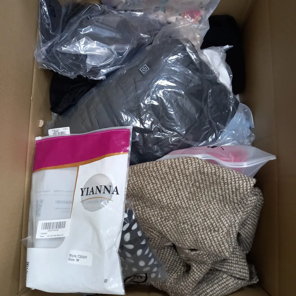 BOX OF APPROXIMATELY 25 ASSORTED CLOTHING ITEMS TO INCUDE - HAT , PURSE , TOPS ETC