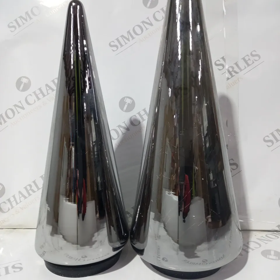 BOXED KELLY HOPPEN SET OF 2 INDOOR/OUTDOOR PRELIT GLASS DECOR - REFLECTIVE CONES