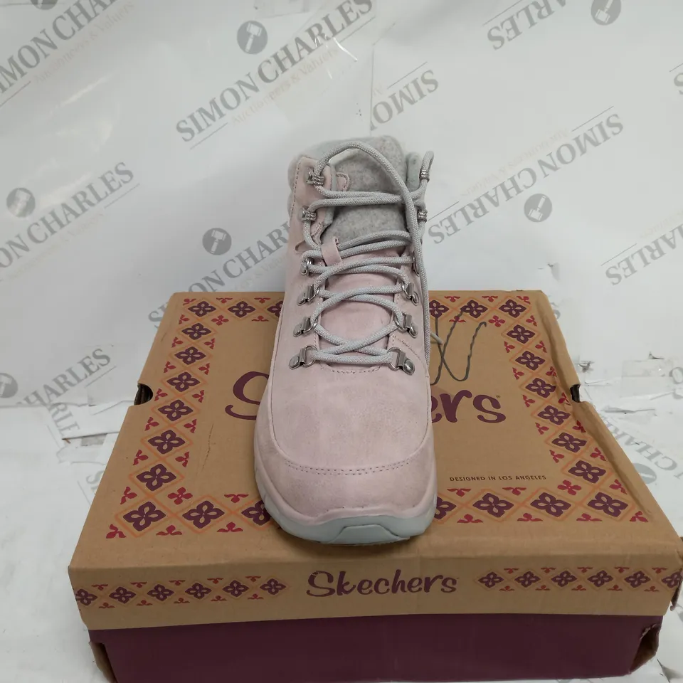 BOXED SKECHERS SYNERGY WARM TECH BOOTS, BLUSH - SIZE 8