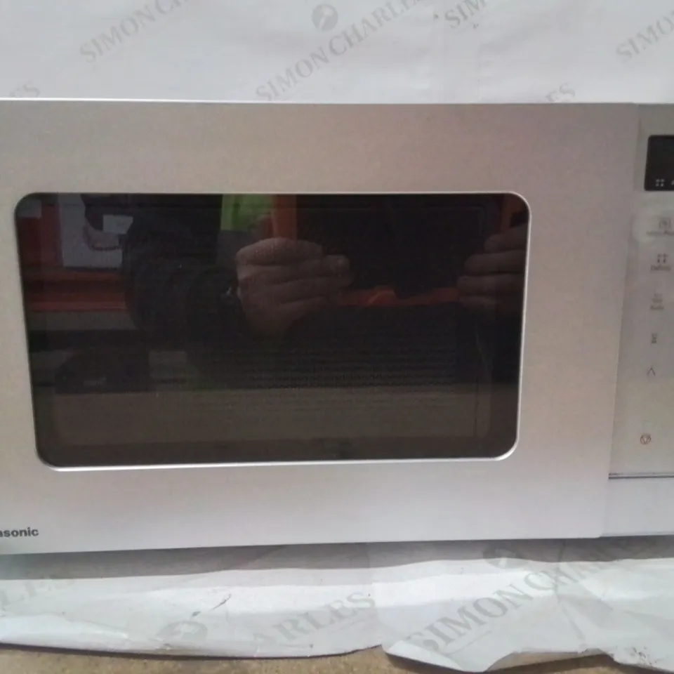 BOXED PANASONIC MICROWAVE OVEN SILVER 