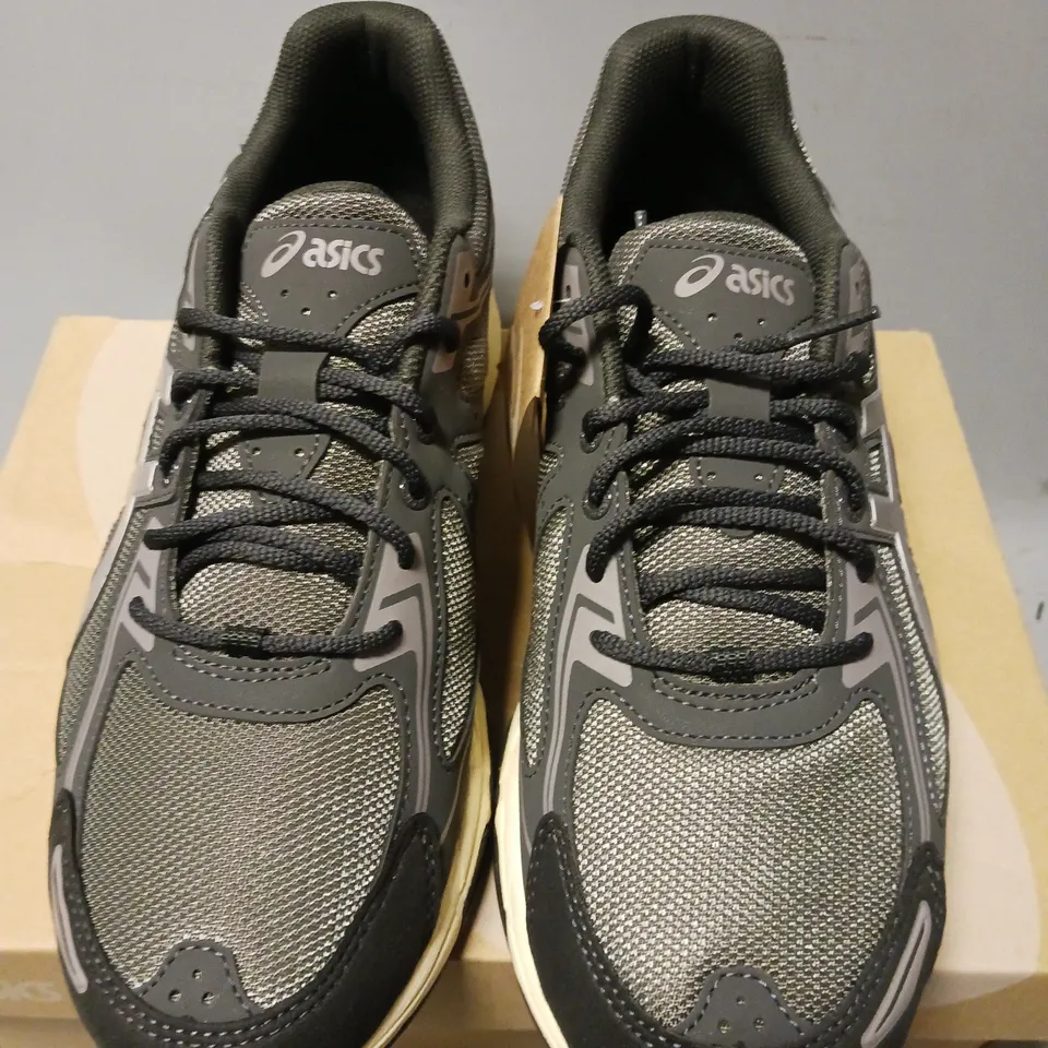 BOXED PAIR OF ASICS GEL-VENTURE 6 TRAINERS, TRUFFLE GREY - UK SIZE 8