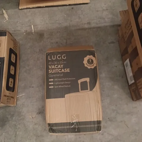  BOXED LUGG TRAVEL SUITCASE