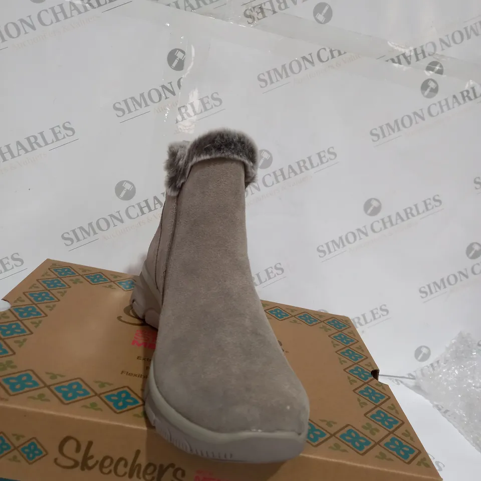 SKECHERS EASY GOING HIGH ZIP BOOT, MUSHROOM, UK 6