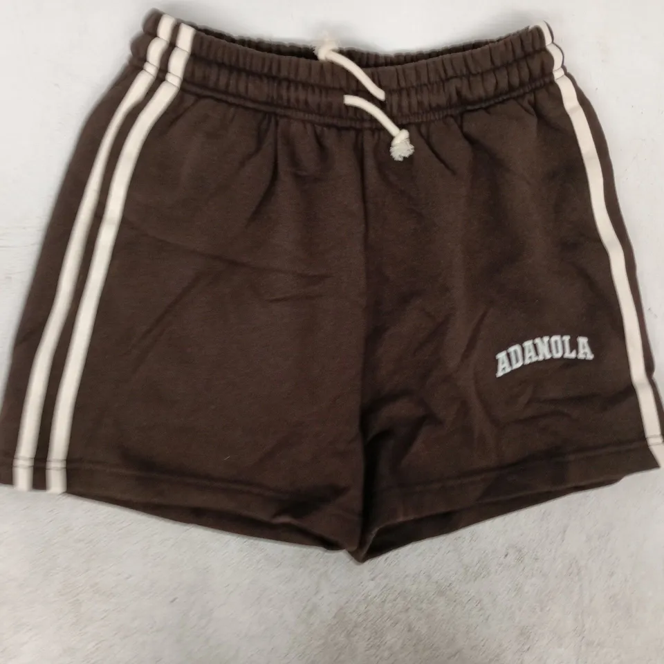 ADANOLA VARSITY LOOSE FIT SWEAT SHORTS IN COFFEE BEAN/MARSHMALLOW WHITE SIZE SMALL