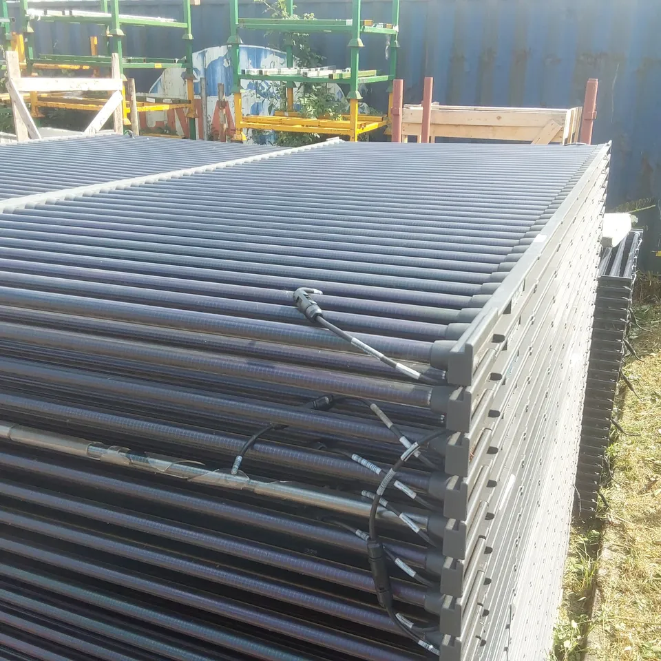 PALLET CONTAINING A VERY LARGE QUANTITY OF SOLAR PANELS
