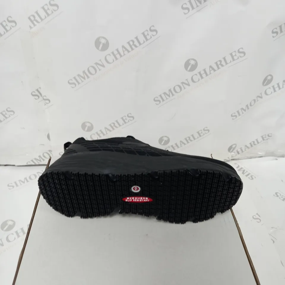 BOXED SKECHERS CUSHION ELITE TRAINERS, BLACK - SIZE 6