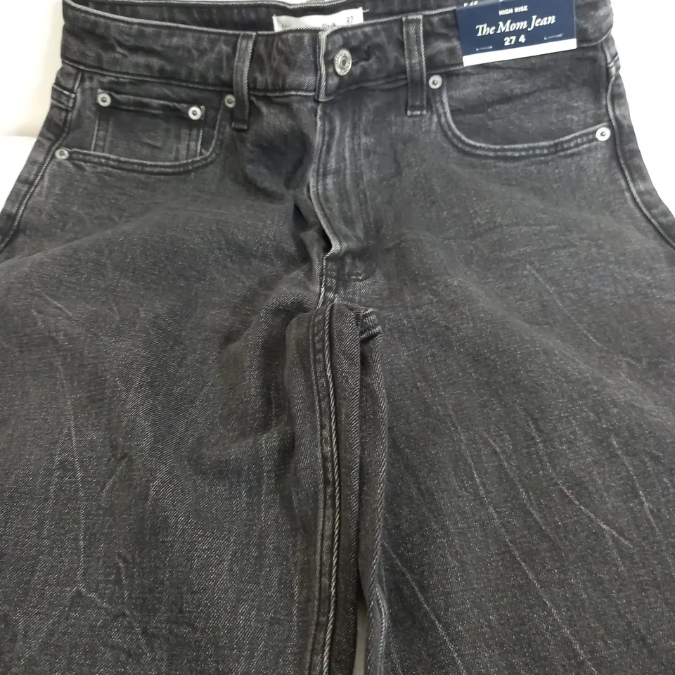 ABERCROMBIE & FITCH HIGH RISE THE MOM JEAN CURVE LOVE IN BLACK - 27/4