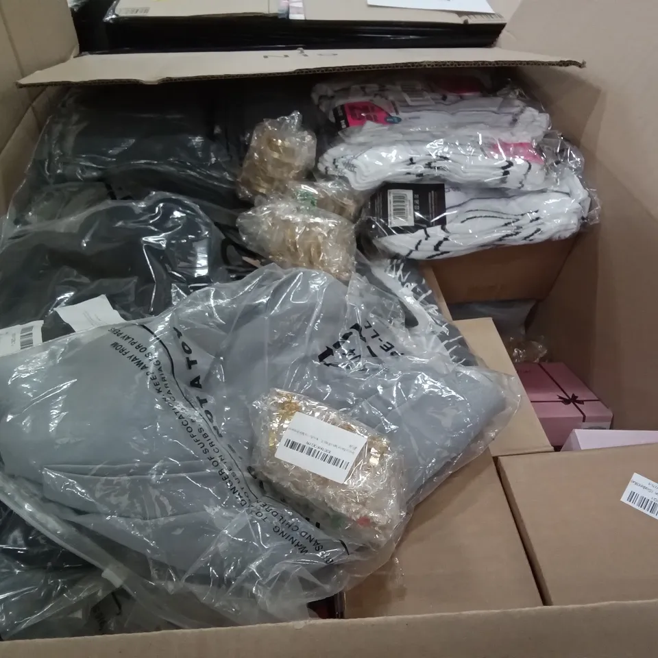 PALLET OF ASSORTED ITEMS INCLUDING YOINS GREY DRESS, NAKED BCAAS, GRADIENT BLUE ASHTRAY, OCTOPUS PLUSHIE, 4 SPORT ZONE SOCK BUNDLES