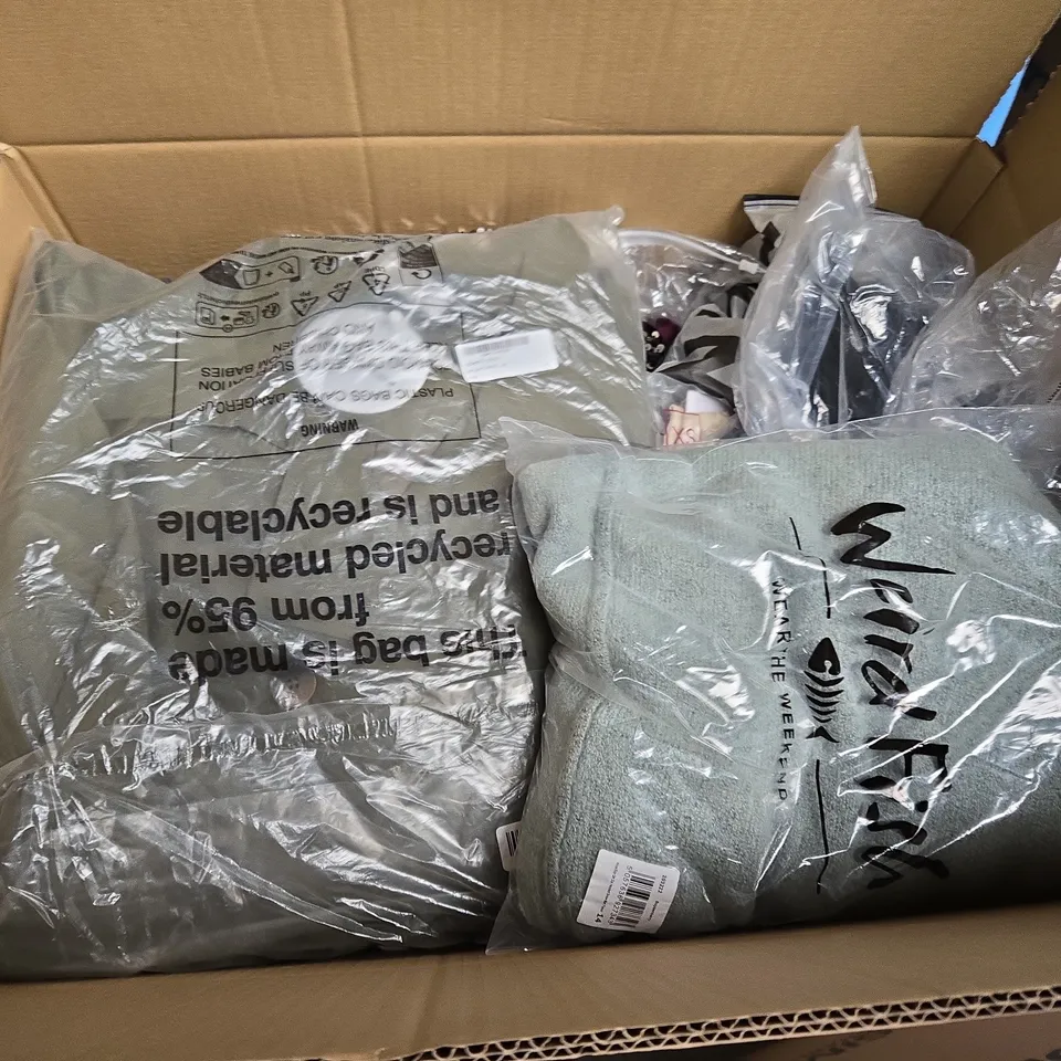 LARGE BOX OF ASSORTED CLOTHING ITEMS IN VARIOUS SIZES, STYLES AND COLOUR 