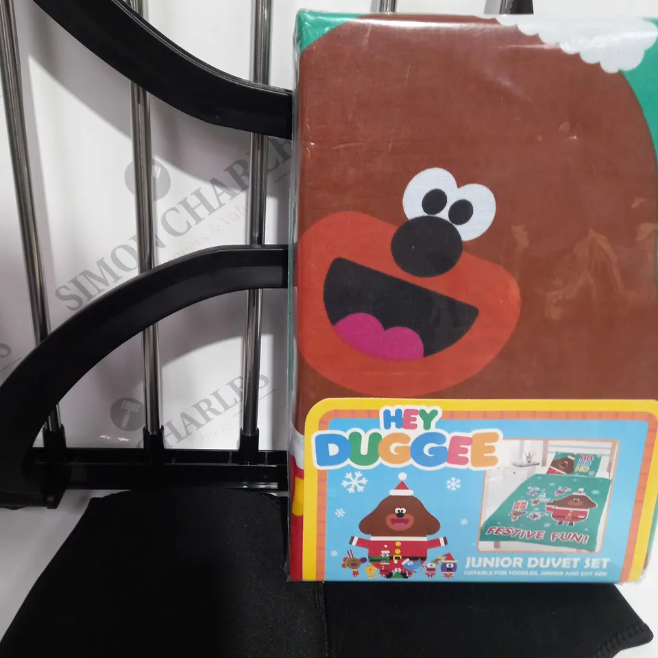BOX OF ASSORTED ITEMS TO INCLUDE HEY DUGGEE BEDDING AND LARGE BAG