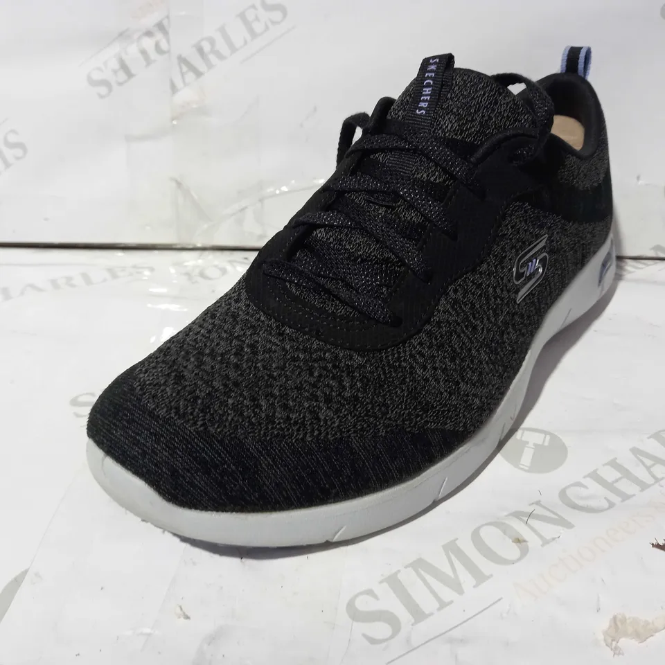BOXED PAIR OF SKECHERS ARCH FIT TRAINERS (BLACK), SIZE 8 UK