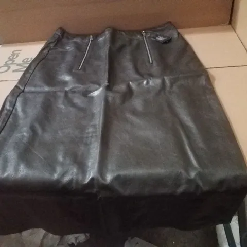 BOX CONTAINING APPROXIMATELY 16 BRAND NEW JD WILLIAMS BLACK DISTRESSED PU SKIRTS - SIZE 18