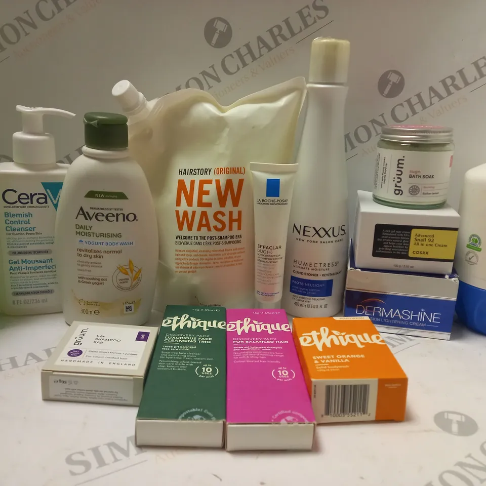 BOX OF APPROX 10 ASSORTED BEAUTY PRODUCTS TO INCLUDE CERAVE BLEMISH CONTROL CLEANSER, AVEENO BODYWASH, NEXXUS CONDITIONER, ETC 