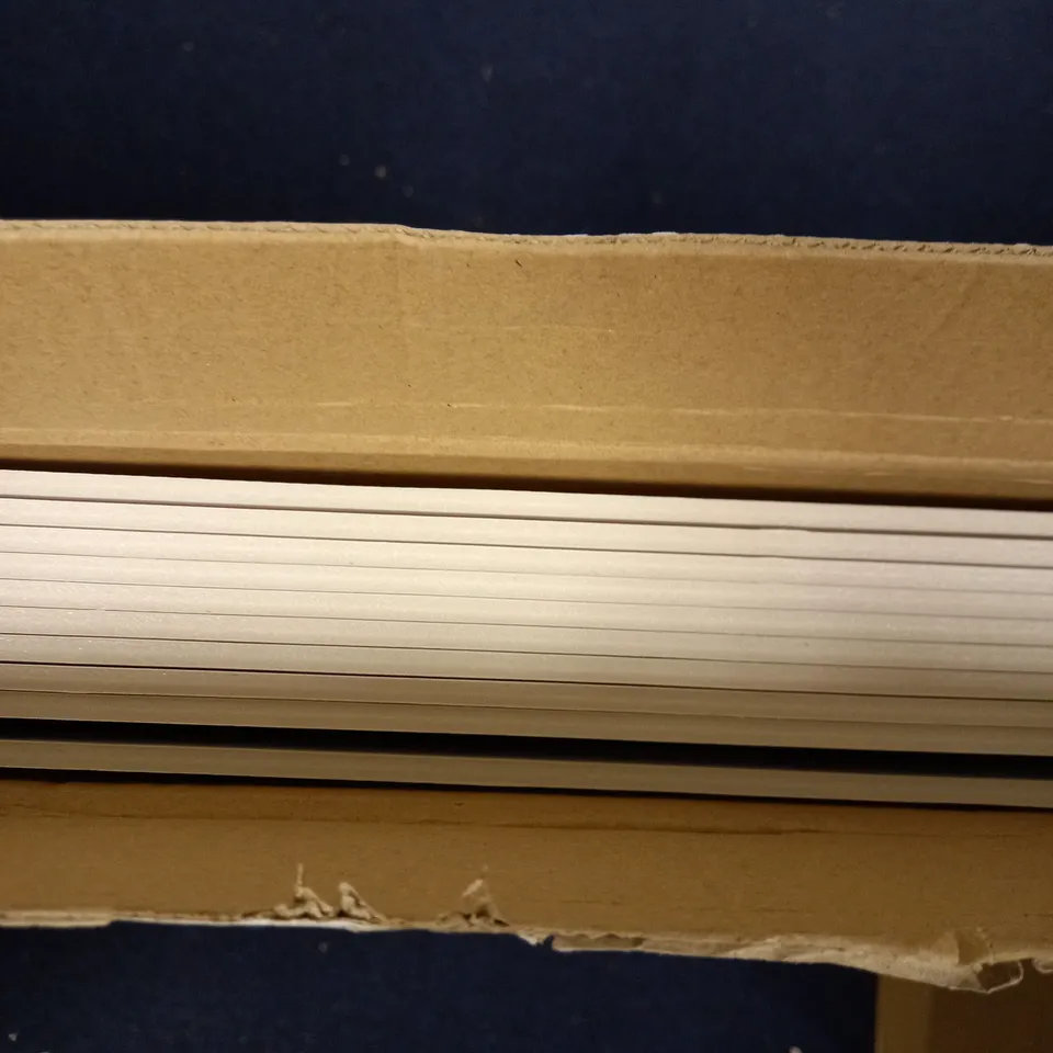 PACK OF APPROXIMATELY 10 A1 5MM THICK WHITE FOAM BOARDS AND DALER-ROWNEY A3 PORTFOLIO