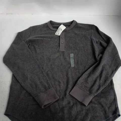UNIQLO WAFFLE HENLEY NECK T-SHIRT IN DARK GREY - MEDIUM