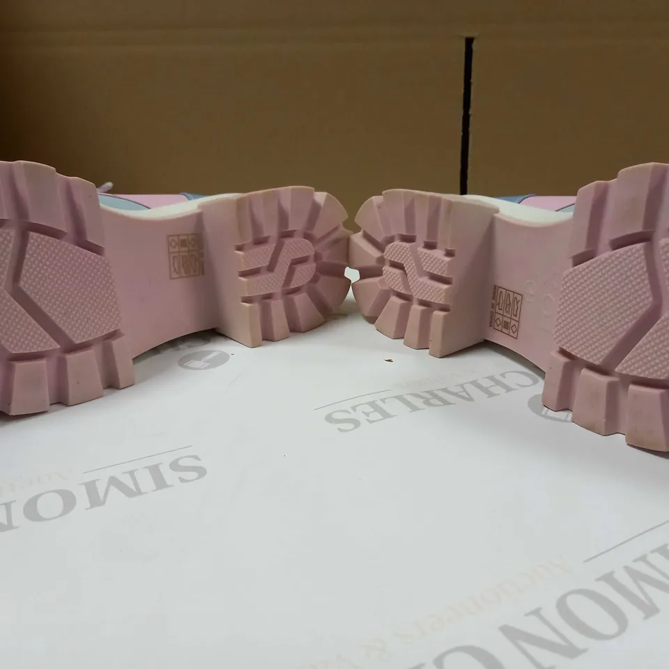 KOI PASTEL CHUNKY ANKLE BOOTS - SIZE 4 