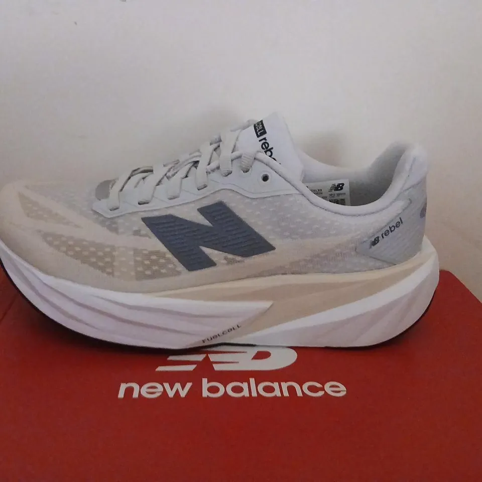 NEW BALANCE WOMEN'S RUNNING SHOES - WHITE/GRAY, UK 4 (US 6)