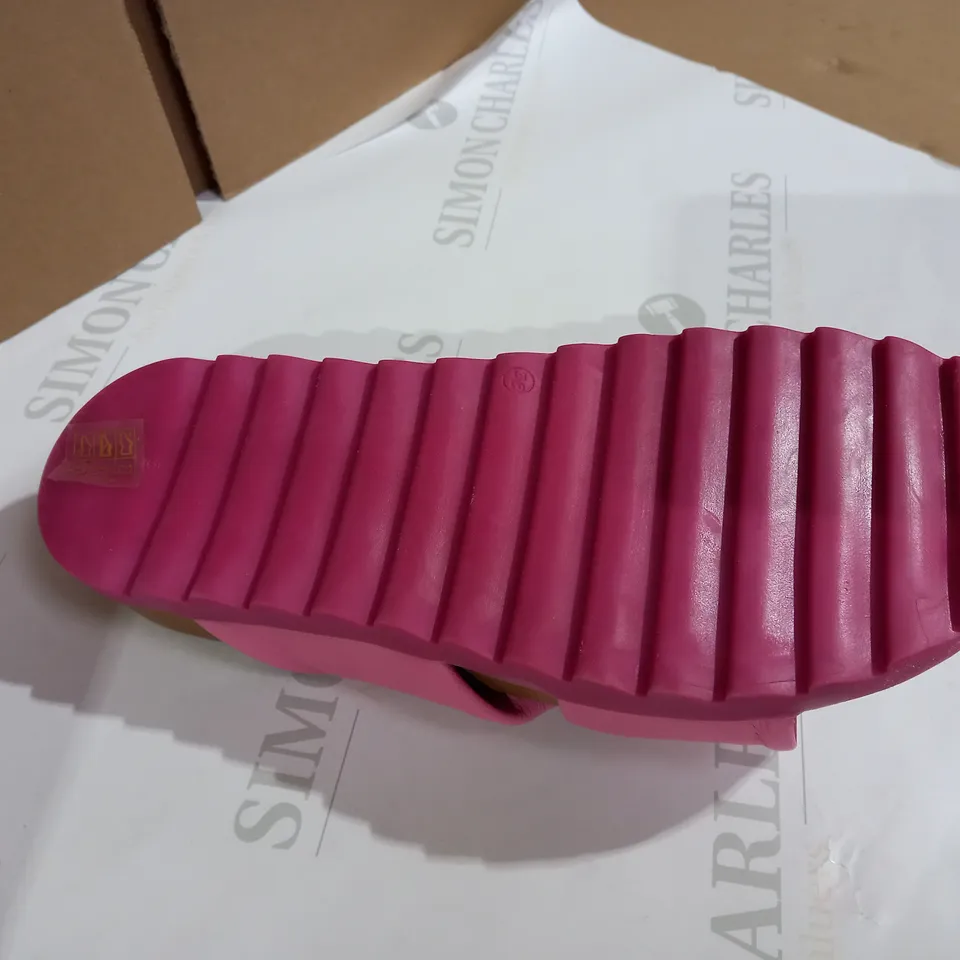 ADESSO PINK SNDALS SIZE 5