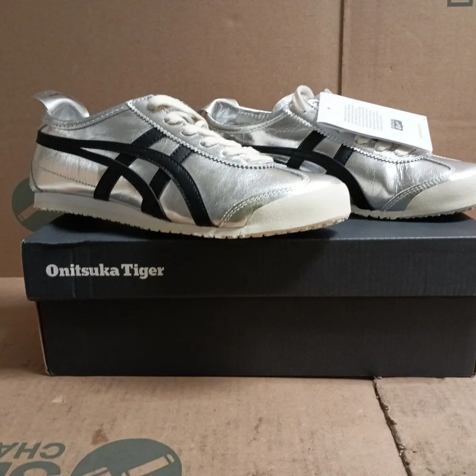 BOXED PAIR OF ONITSUKA TIGER TRAINERS IN SILVER/BLACK SIZE UK 4