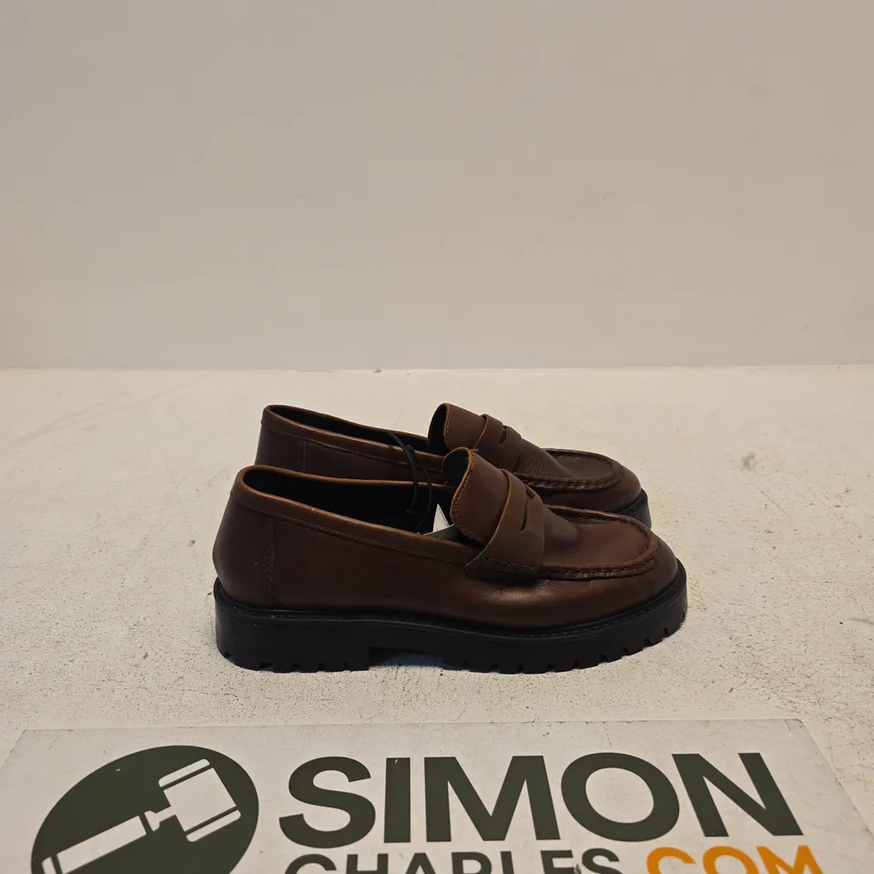 M&S MEN'S BROWN LEATHER PENNY LOAFERS, UK 7½ (EU 41) – PAIR