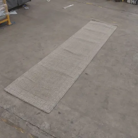 QUALITY DESIGNER AREA RUG - APPROXIMATELY 295 x 70cm