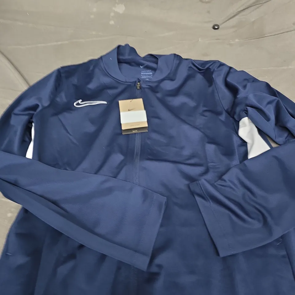 NIKE DRI-FIT SLIM FIT ZIP JACKET – L