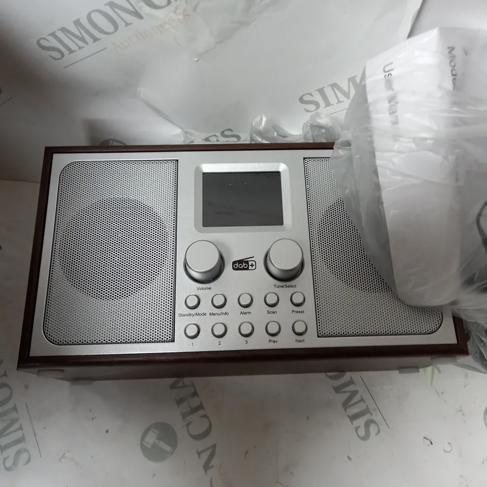 box of assorted items to include mouse, led lights, earphones etc 