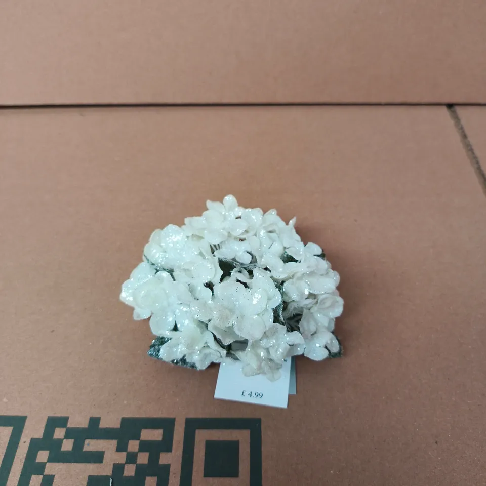 GISELA GRAHAM LONDON - DECORTIVE CHRISTMAS WHITE ARTIFICIAL HYDRANGEA BOUQUET – BOX OF 12