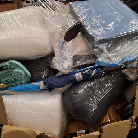PALLET CONTAINING ASSORTED PRODUCTS INCLUDING UMBRELLAS, KETTLEBELLS, PILLOWS, FRAMED PRINTS & METAL STRAWS