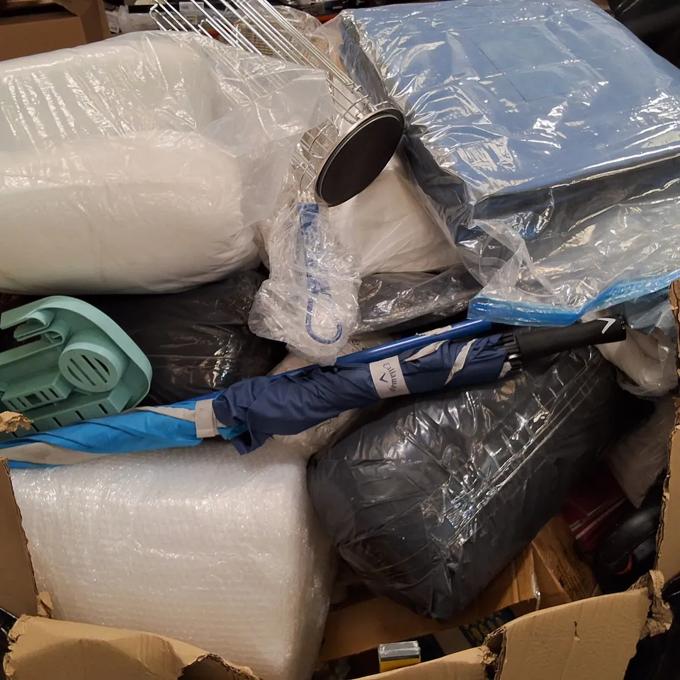 PALLET CONTAINING ASSORTED PRODUCTS INCLUDING UMBRELLAS, KETTLEBELLS, PILLOWS, FRAMED PRINTS & METAL STRAWS