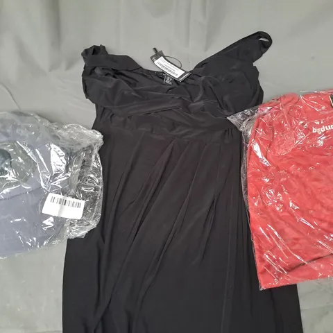 BOX OF APPROXIMATELY 20 ASSORTED CLOTHING & FASHION ITEMS IN VARIOUS STYLES AND SIZES TO INCLUDE BOOHOO, BIGDUDE, ETC
