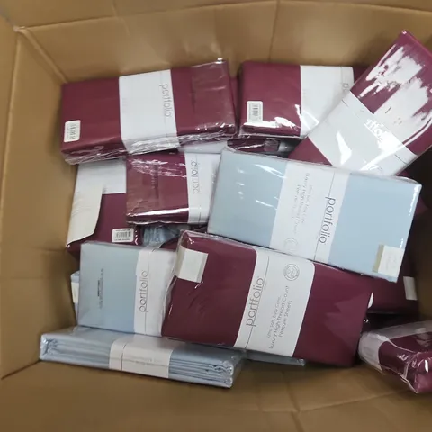 LARGE BOX OF APPROX 20 ASSORTED BED SHEETS IN VARIOUS SIZES