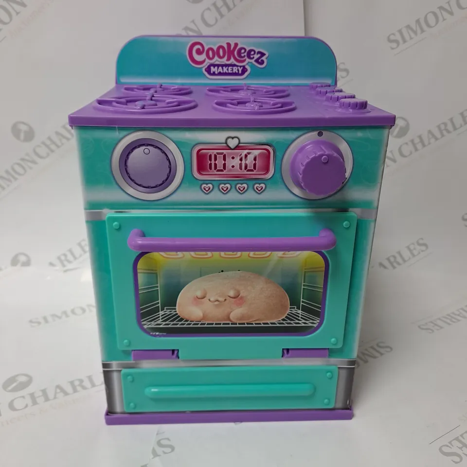 COOKEEZ MAKERY OVEN PLAYSET - BAKED TREATZ