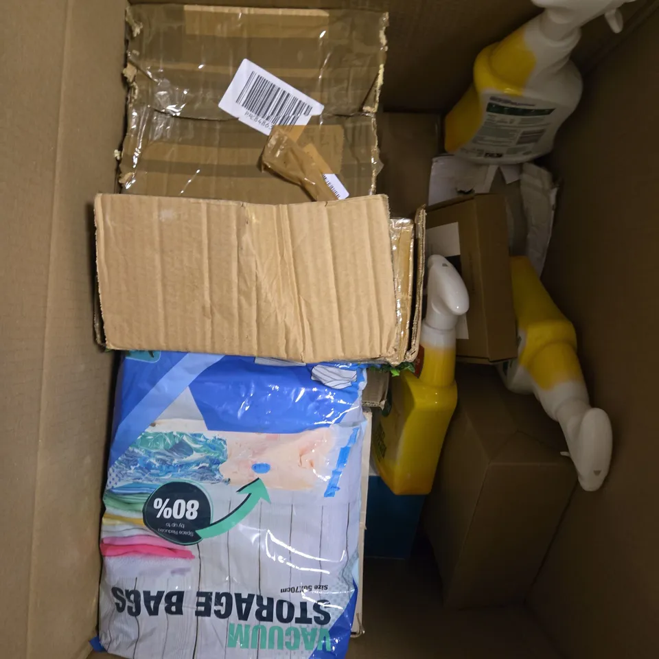 APPROXIMATELY 10 ASSORTED HOUSEHOLD PRODUCTS TO INCLUDE DETTOL, STORAGE BAGS, WALL CLOCK ETC - COLLECTION ONLY