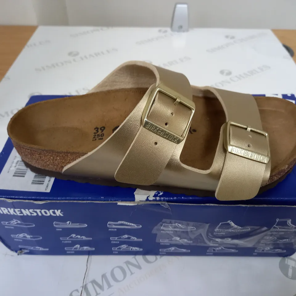 BOXED PAIR OF BIRKENSTOCK ARIZONA SANDALS SIZE 5.5