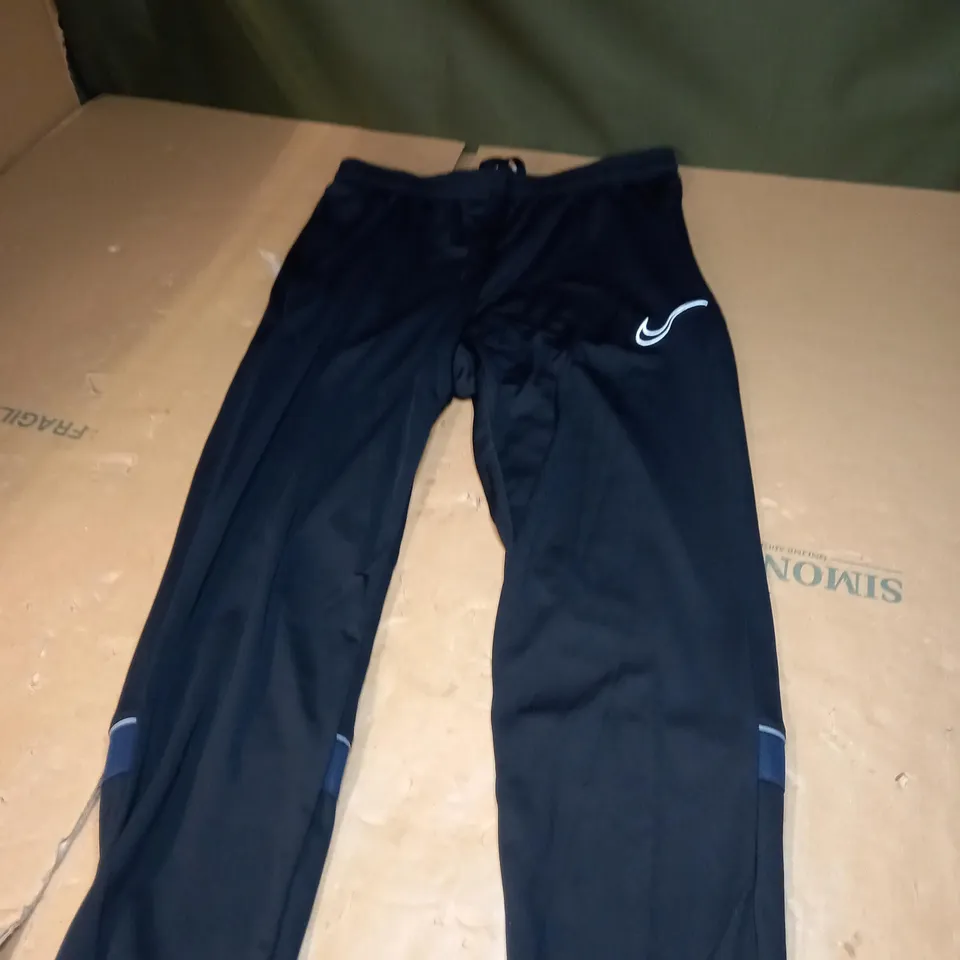 MENS NIKE SLIM FITTED JOGGING BOTTOMS SIZE M