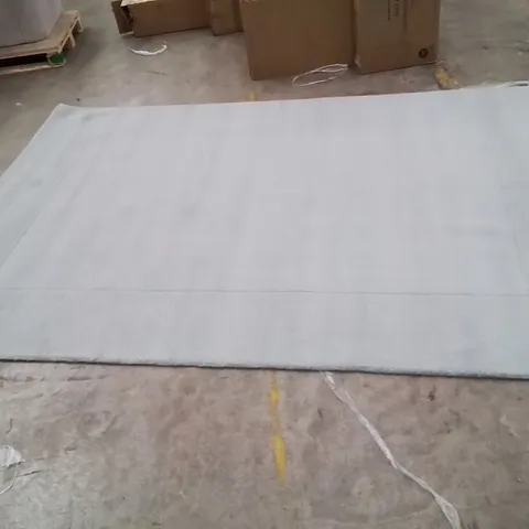 QUALITY DESIGNER AREA RUG // APPROX SIZE: 200 X 300 cm