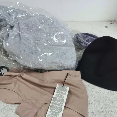APPROXIMATELY 20 ASSORTED CLOTHING ITEMS IN VARIOUS SIZES & STYLES
