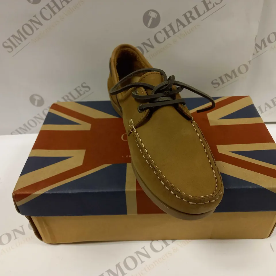 BOXED PAIR OF CHATHAM WILLOW DARK TAN SHOES UK SIZE 5 