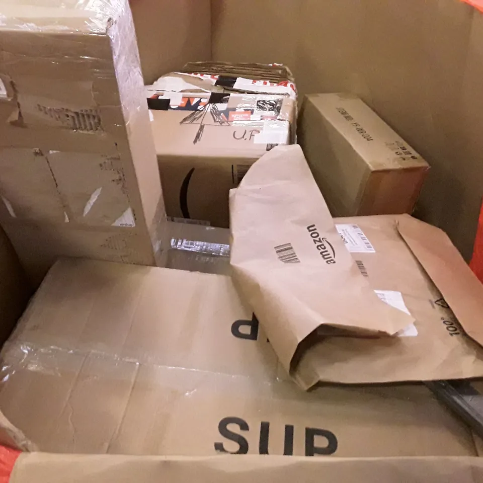 PALLET OF ASSORTED PRODUCTS INCLUDING TRAVEL LUGGAGE, X GEAR CAMPING FOLDING CHAIR, TOILET RACK, HOLLYWOOD MAKEUP MIRROR, END TABLE